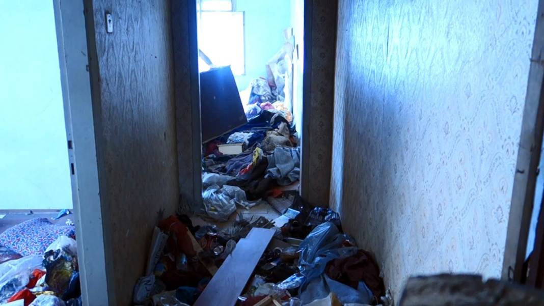 Mahallelinin şikayetçi olduğu gizemli binaya belediyeden 'tuğlalı' önlem 2